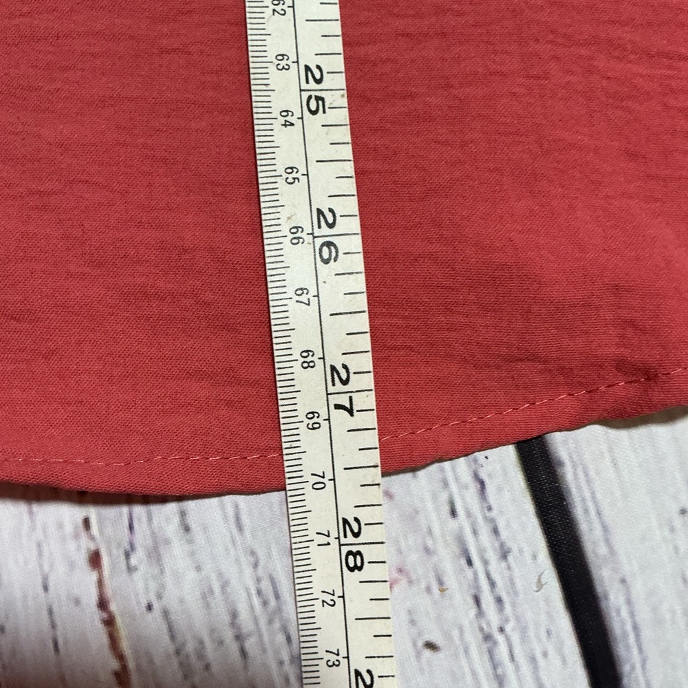 Entro coral-colored textured V-neck sleeveless top. Size L - Picture 6 of 7